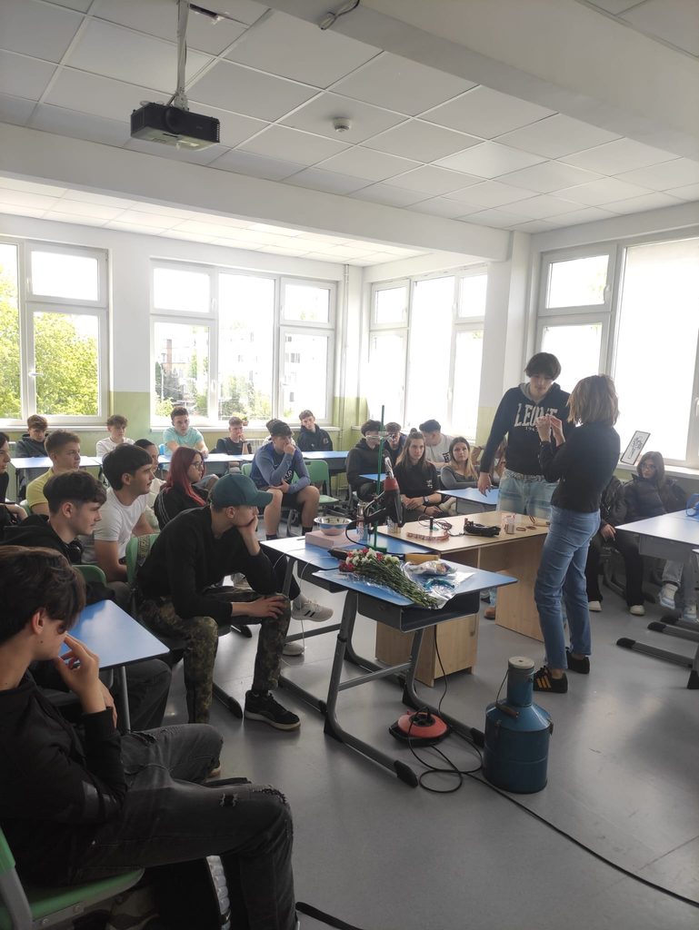 „Învățarea
integrată prin știință și tehnologie (EDU_TIM)" (contract nr. 14SSSC/20025)