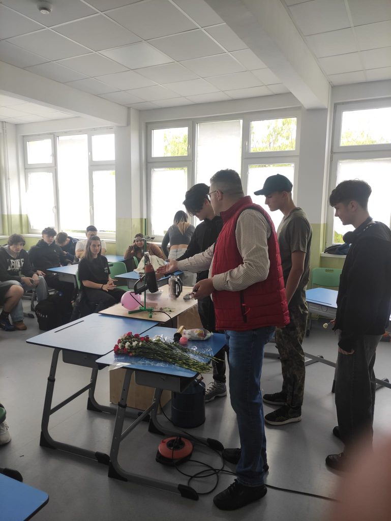 „Învățarea
integrată prin știință și tehnologie (EDU_TIM)" (contract nr. 14SSSC/20025)